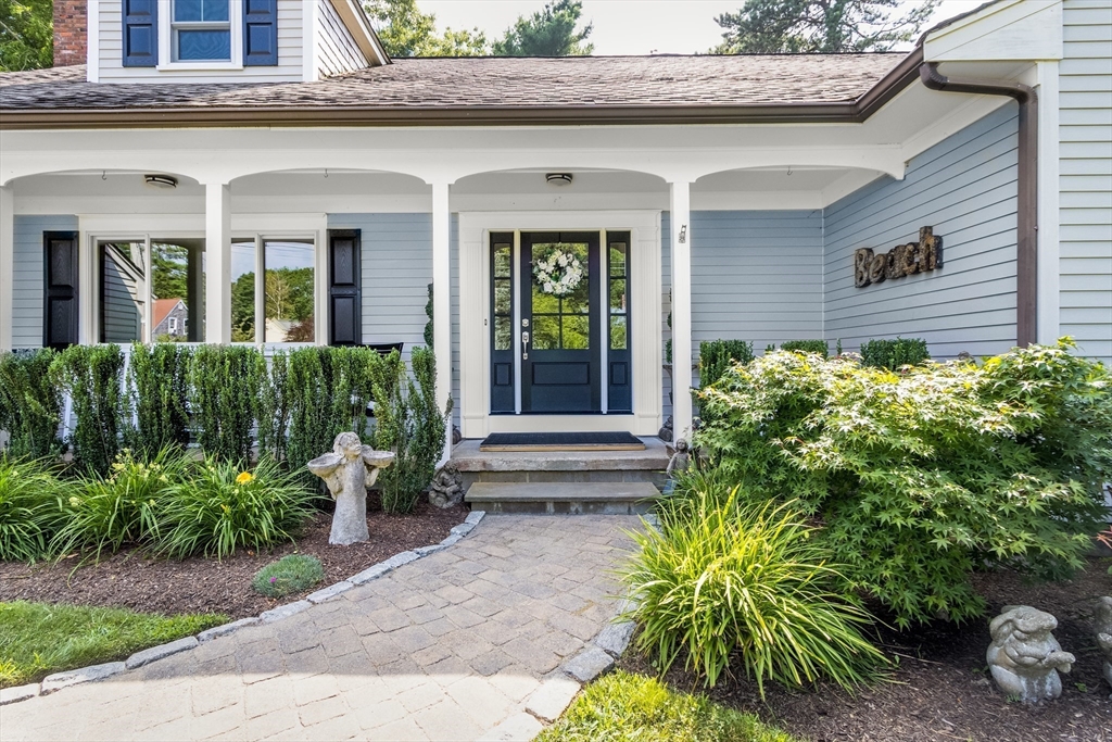 90 E Harbor Drive, Falmouth, Massachusetts, 4 Bedrooms Bedrooms, 7 Rooms Rooms,2 BathroomsBathrooms,Residential,For Sale,E Harbor Drive,73408273