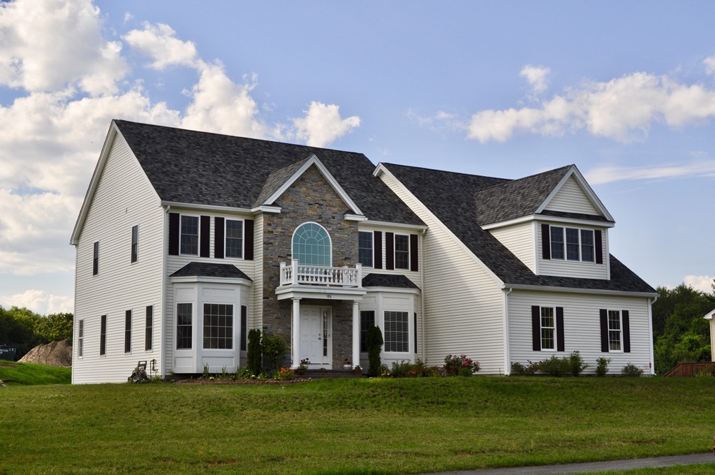 186 Mohawk Path, Holliston, Massachusetts, 4 Bedrooms Bedrooms, 10 Rooms Rooms,4 BathroomsBathrooms,Residential Lease,For Rent,Mohawk Path,73484994