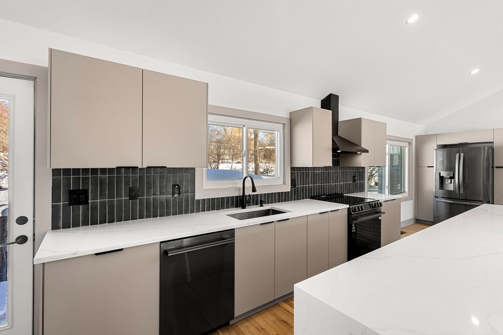 44 Foster St, Danvers, Massachusetts, 4 Bedrooms Bedrooms, 7 Rooms Rooms,2.5 BathroomsBathrooms,Residential,For Sale,Foster St,73483132