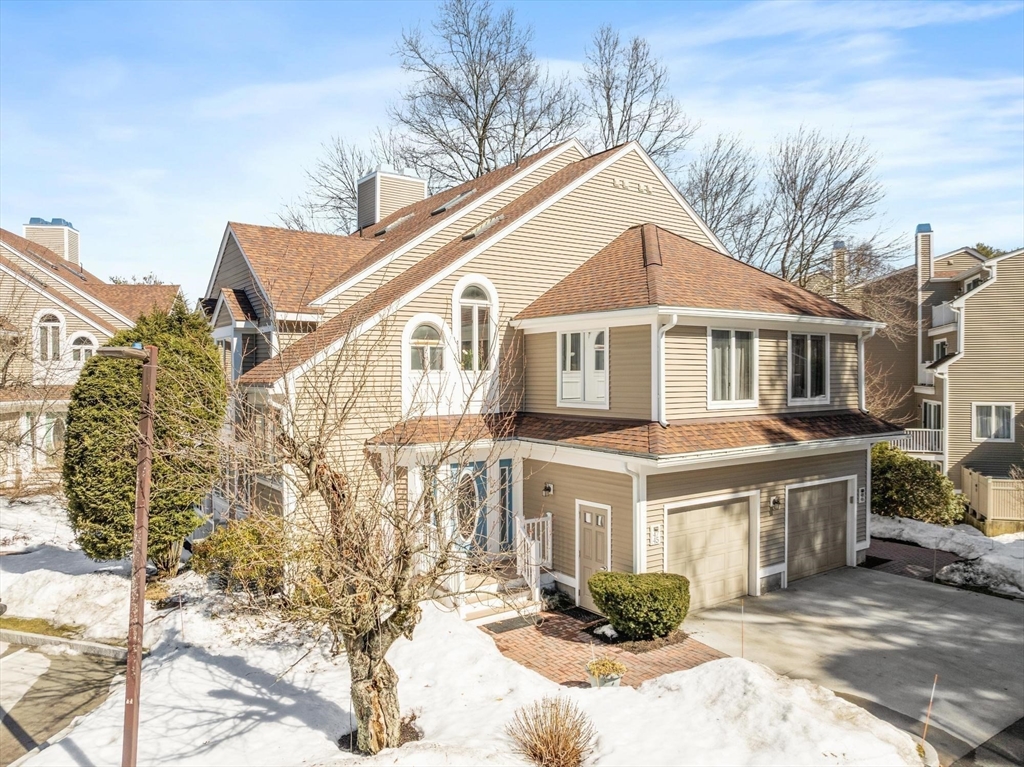 47 Pointe Rok Dr, Worcester, Massachusetts, 3 Bedrooms Bedrooms, 5 Rooms Rooms,3 BathroomsBathrooms,Residential,For Sale,Pointe Rok Dr,73484999