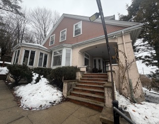 479 Broadway, Lynn, Massachusetts, 4 Bedrooms Bedrooms, 10 Rooms Rooms,2 BathroomsBathrooms,Residential,For Sale,Broadway,73485052