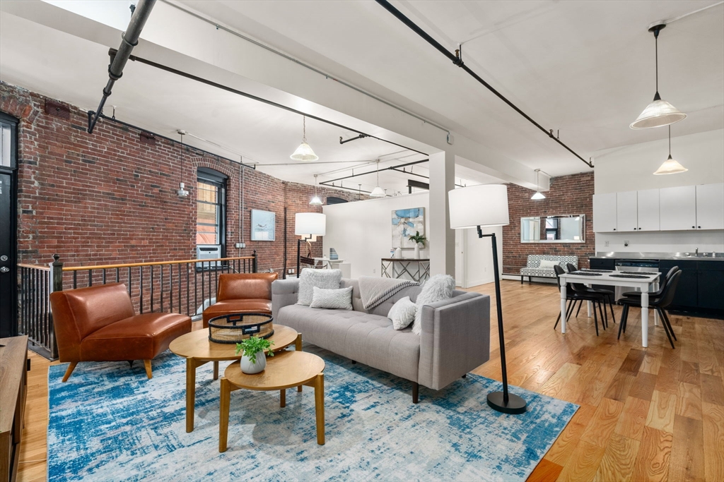 19 Stanhope, Boston, Massachusetts, 2 Bedrooms Bedrooms, 3 Rooms Rooms,1 BathroomBathrooms,Residential,For Sale,Stanhope,73485134