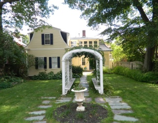 24 Warren, Salem, Massachusetts, 3 Bedrooms Bedrooms, 7 Rooms Rooms,1 BathroomBathrooms,Residential Lease,For Rent,Warren,73485145