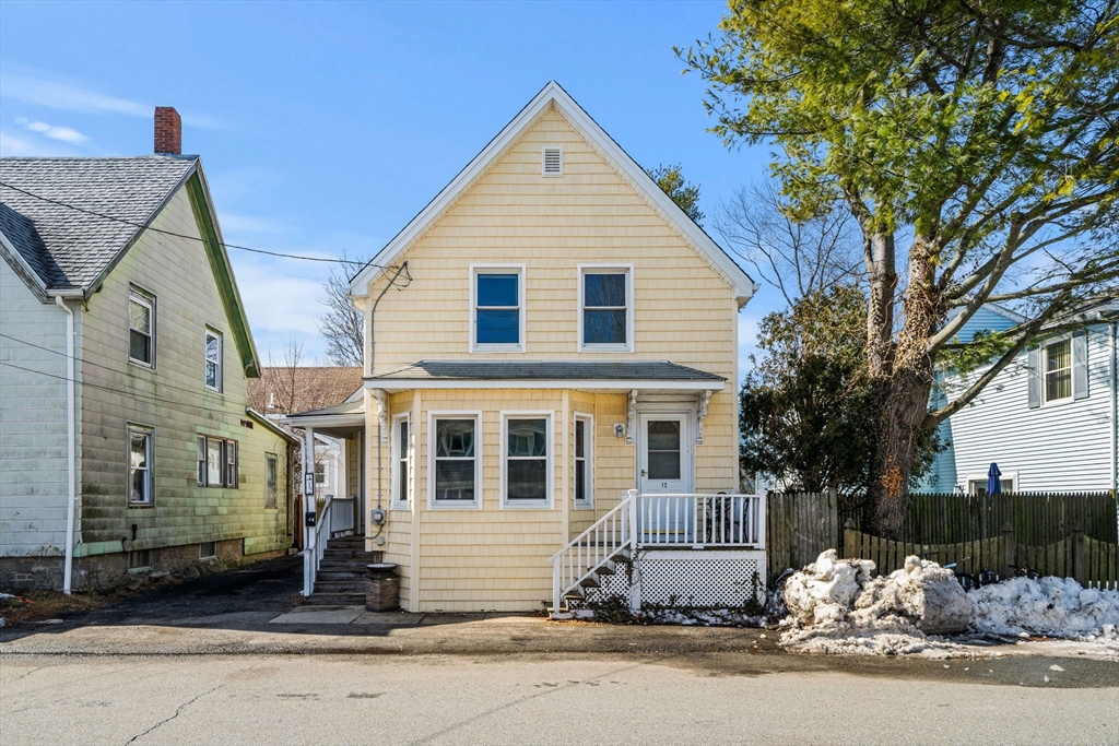 12 Arthur Street, Gloucester, Massachusetts, 3 Bedrooms Bedrooms, 7 Rooms Rooms,1.5 BathroomsBathrooms,Residential,For Sale,Arthur Street,73485163