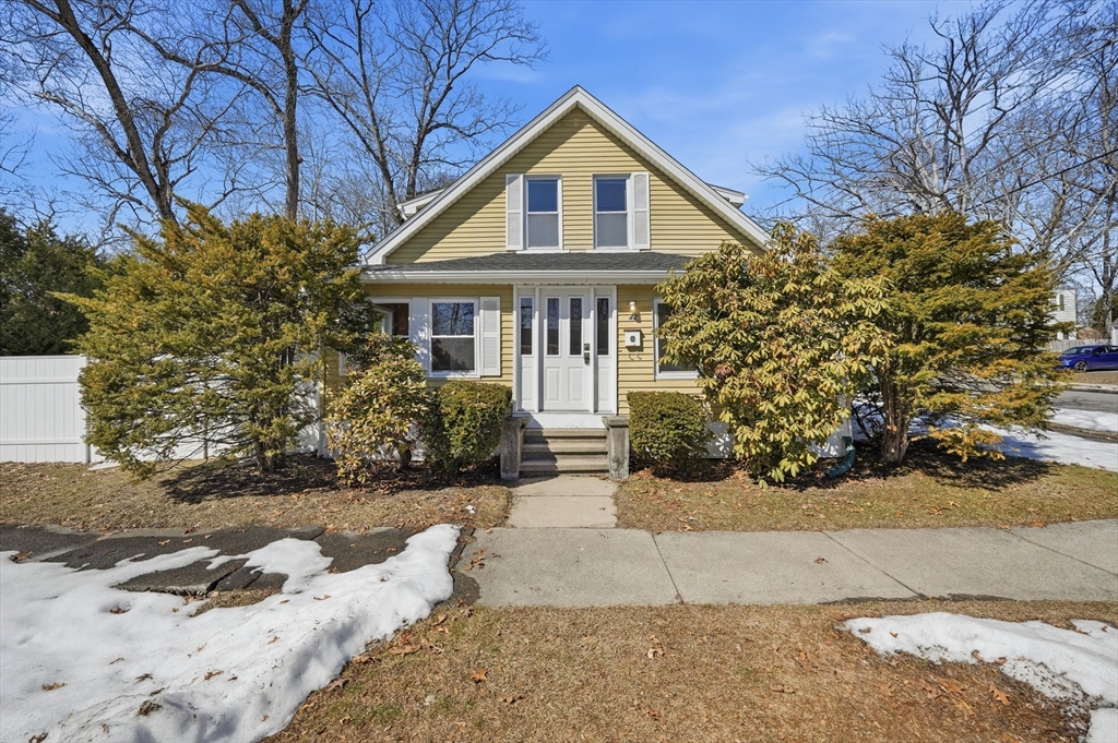 42 Carroll Street, Springfield, Massachusetts, 3 Bedrooms Bedrooms, 3 Rooms Rooms,1.5 BathroomsBathrooms,Residential,For Sale,Carroll Street,73485161
