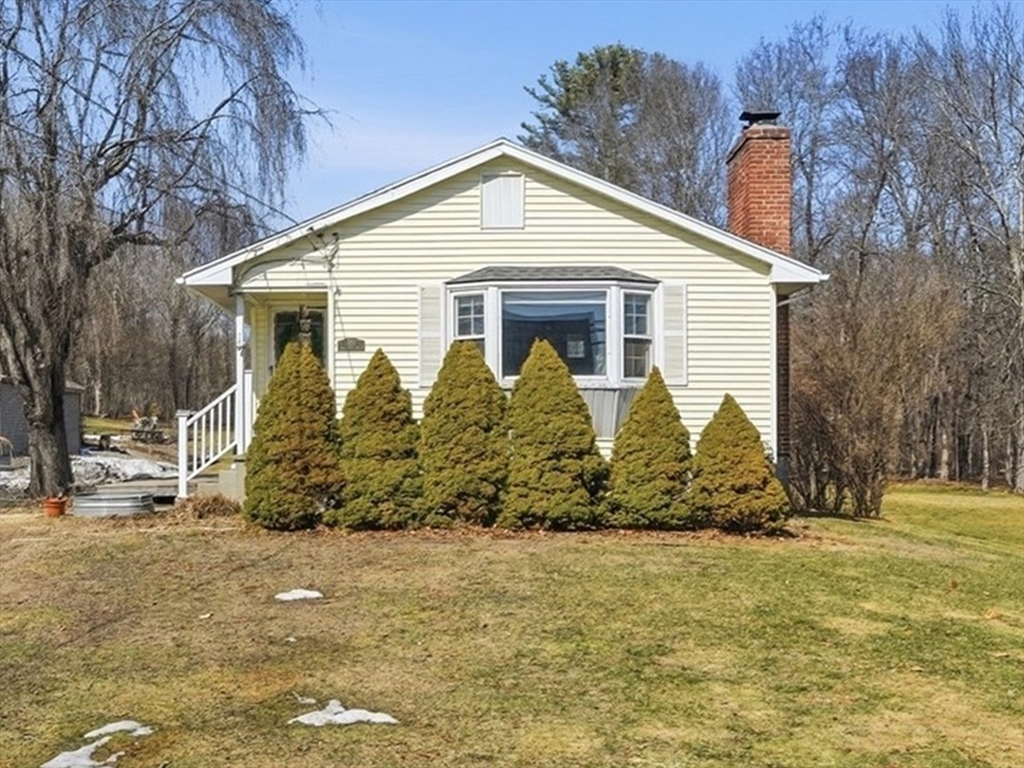 180 Southwick St, Agawam, Massachusetts, 2 Bedrooms Bedrooms, 4 Rooms Rooms,1 BathroomBathrooms,Residential,For Sale,Southwick St,73485061