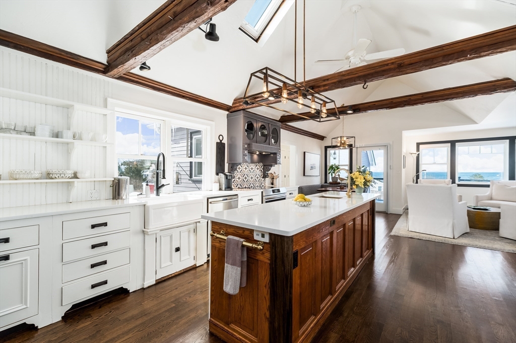 1030 Washington St, Gloucester, Massachusetts, 3 Bedrooms Bedrooms, 7 Rooms Rooms,2.5 BathroomsBathrooms,Residential,For Sale,Washington St,73485062