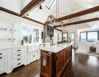 1030 Washington St, Gloucester, Massachusetts, 3 Bedrooms Bedrooms, 7 Rooms Rooms,2.5 BathroomsBathrooms,Residential,For Sale,Washington St,73485062