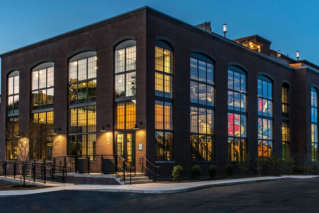 72 Flint, Salem, Massachusetts, 2 Bedrooms Bedrooms, 5 Rooms Rooms,2 BathroomsBathrooms,Residential Lease,For Rent,Flint,73485193