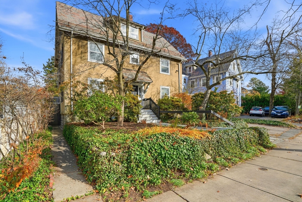 65 Fresh Pond Pkwy, Cambridge, Massachusetts, 5 Bedrooms Bedrooms, 9 Rooms Rooms,3.5 BathroomsBathrooms,Residential,For Sale,Fresh Pond Pkwy,73485200