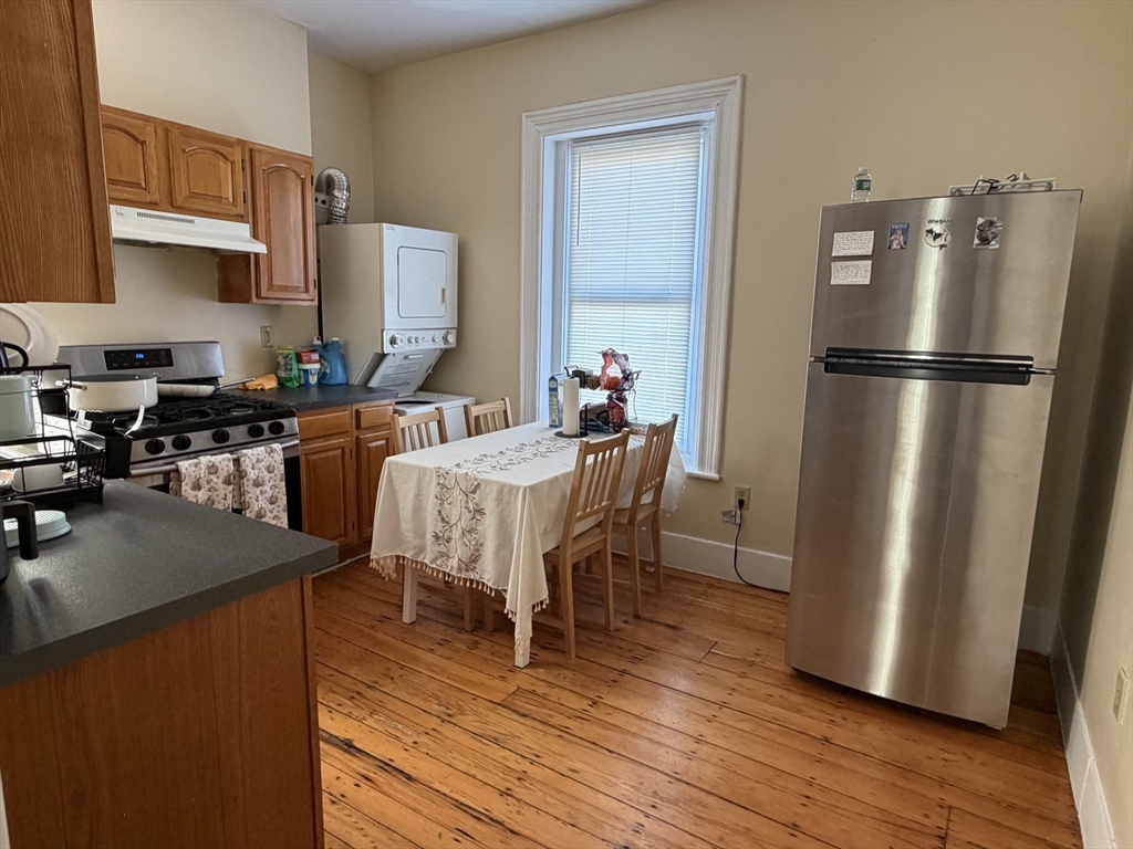 227 Roxbury St, Boston, Massachusetts, 3 Bedrooms Bedrooms, 4 Rooms Rooms,1 BathroomBathrooms,Residential Lease,For Rent,Roxbury St,73485205