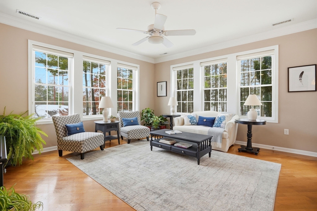 13 Morgan Drive, Natick, Massachusetts, 2 Bedrooms Bedrooms, 6 Rooms Rooms,2 BathroomsBathrooms,Residential,For Sale,Morgan Drive,73485220