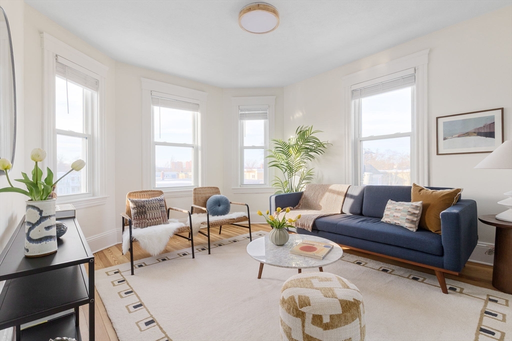 20 Tierney Street, Cambridge, Massachusetts, 2 Bedrooms Bedrooms, 5 Rooms Rooms,1 BathroomBathrooms,Residential,For Sale,Tierney Street,73485035