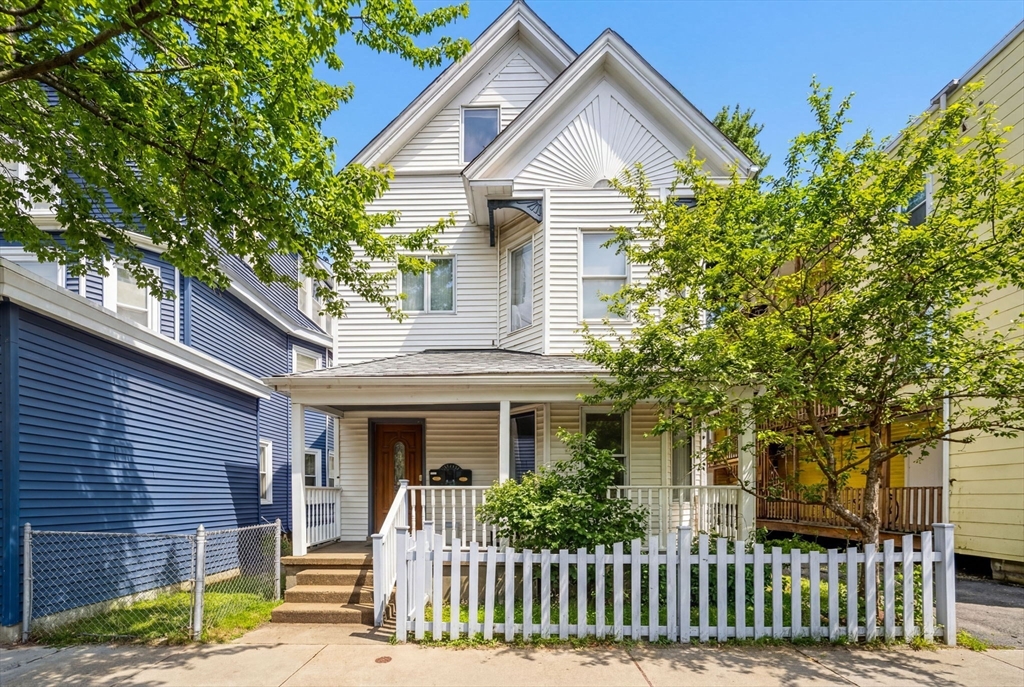 221 Highland Ave, Somerville, Massachusetts, 2 Bedrooms Bedrooms, 5 Rooms Rooms,2 BathroomsBathrooms,Residential,For Sale,Highland Ave,73485031
