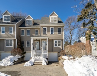 1401 Centre St, Boston, Massachusetts, 3 Bedrooms Bedrooms, 5 Rooms Rooms,3.5 BathroomsBathrooms,Residential,For Sale,Centre St,73485042