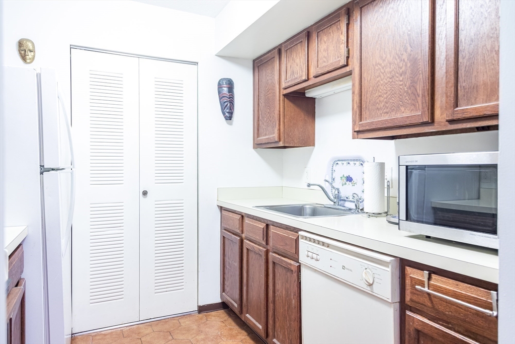 150 Lewis Street, Lynn, Massachusetts, 1 Bedroom Bedrooms, 3 Rooms Rooms,1 BathroomBathrooms,Residential Lease,For Rent,Lewis Street,73485046