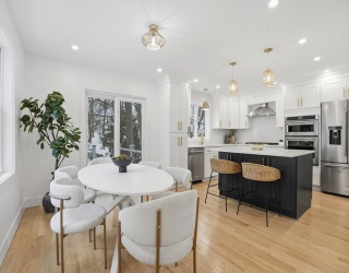 44 Lakeview Terrace, Waltham, Massachusetts, 4 Bedrooms Bedrooms, 8 Rooms Rooms,3.5 BathroomsBathrooms,Residential,For Sale,Lakeview Terrace,73485082