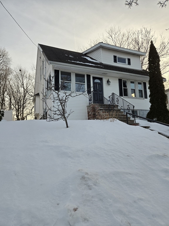 194 Reservoir Avenue, Revere, Massachusetts, 3 Bedrooms Bedrooms, 5 Rooms Rooms,1.5 BathroomsBathrooms,Residential,For Sale,Reservoir Avenue,73485086