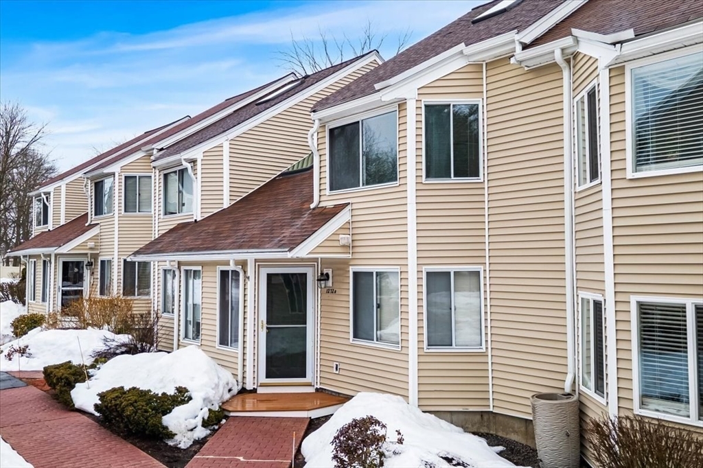 1272 Washington Street, Weymouth, Massachusetts, 2 Bedrooms Bedrooms, 4 Rooms Rooms,1.5 BathroomsBathrooms,Residential,For Sale,Washington Street,73485068