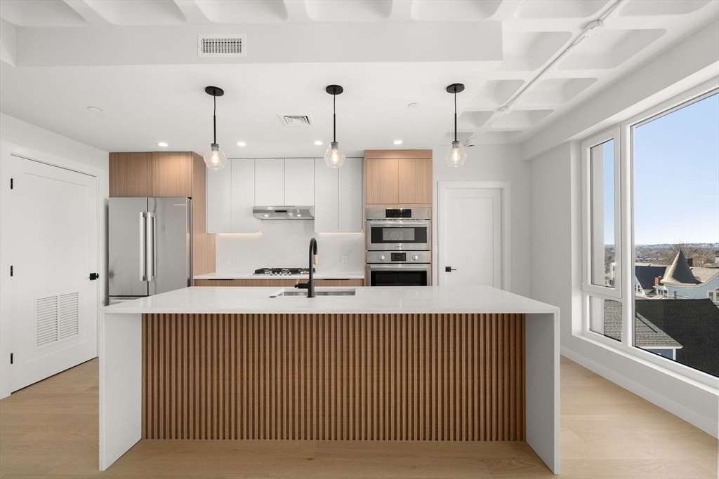 125 Lowell Street, Somerville, Massachusetts, 1 Bedroom Bedrooms, 5 Rooms Rooms,1.5 BathroomsBathrooms,Residential,For Sale,Lowell Street,73485111