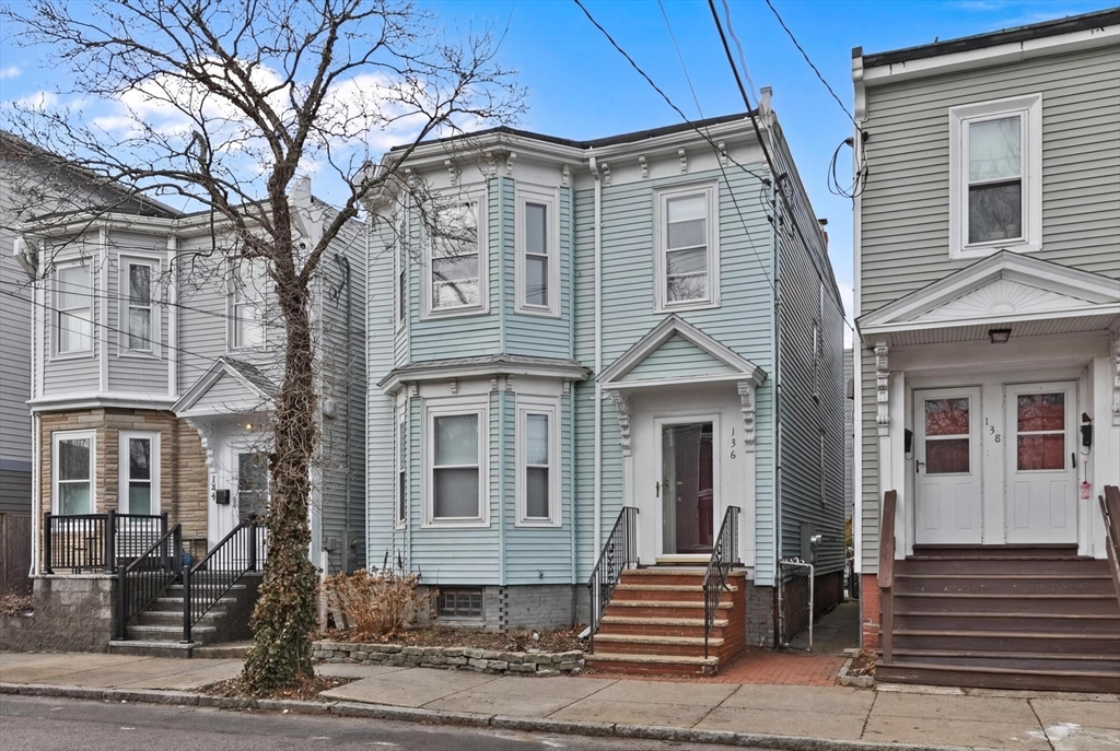 136 Coleridge St, Boston, Massachusetts, 2 Bedrooms Bedrooms, 8 Rooms Rooms,2 BathroomsBathrooms,Residential Income,For Sale,Coleridge St,73485277