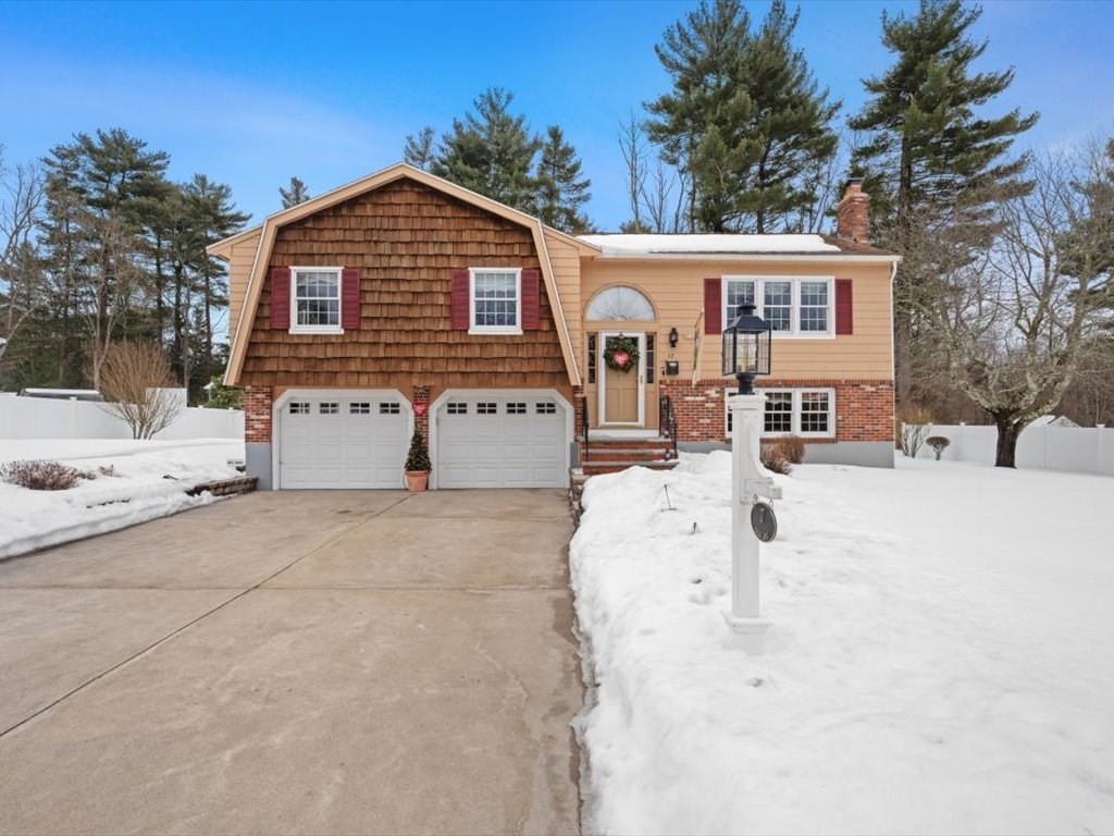 17 Childs Lane, Foxboro, Massachusetts, 3 Bedrooms Bedrooms, 7 Rooms Rooms,2 BathroomsBathrooms,Residential,For Sale,Childs Lane,73485030