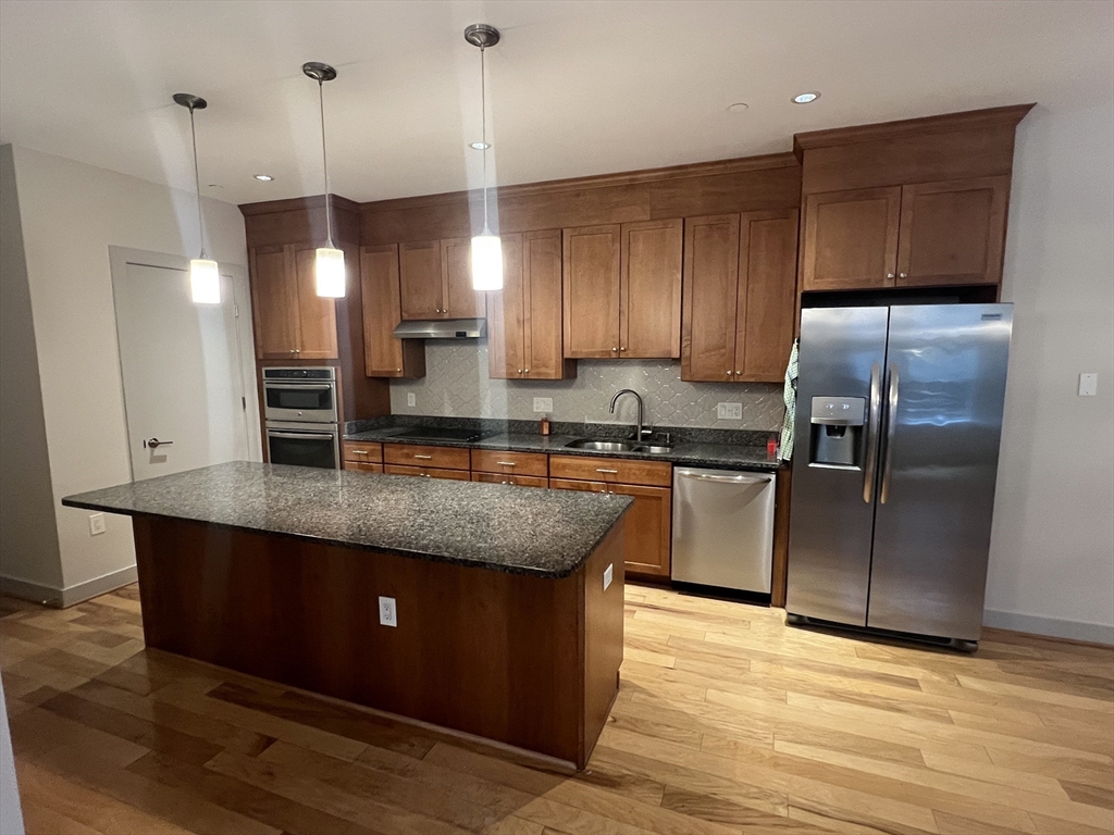 150 Adams Street, Newton, Massachusetts, 2 Bedrooms Bedrooms, 5 Rooms Rooms,2 BathroomsBathrooms,Residential Lease,For Rent,Adams Street,73485289