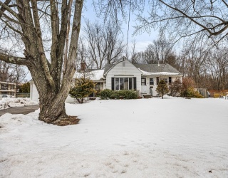 331 Dale Street, Chicopee, Massachusetts, 3 Bedrooms Bedrooms, 6 Rooms Rooms,1 BathroomBathrooms,Residential,For Sale,Dale Street,73485252