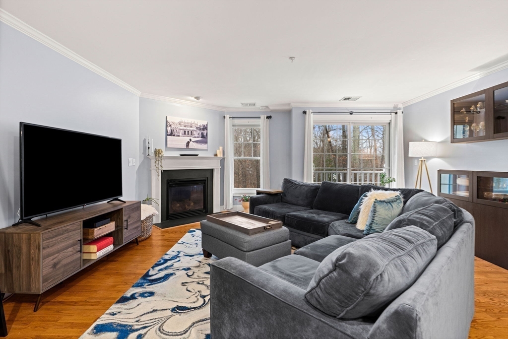 19 Broad St, Merrimac, Massachusetts, 2 Bedrooms Bedrooms, 5 Rooms Rooms,2 BathroomsBathrooms,Residential,For Sale,Broad St,73468248