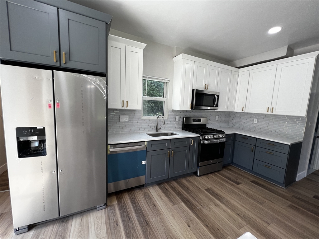 56 Pelham Streetr, Methuen, Massachusetts, 3 Bedrooms Bedrooms, 10 Rooms Rooms,2 BathroomsBathrooms,Residential Lease,For Rent,Pelham Streetr,73465039