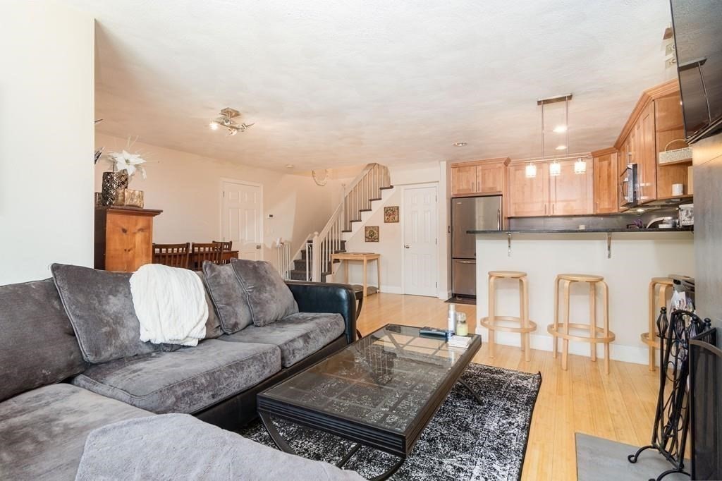 148 Quincy Shore, Quincy, Massachusetts, 3 Bedrooms Bedrooms, 5 Rooms Rooms,2.5 BathroomsBathrooms,Residential Lease,For Rent,Quincy Shore,73480652