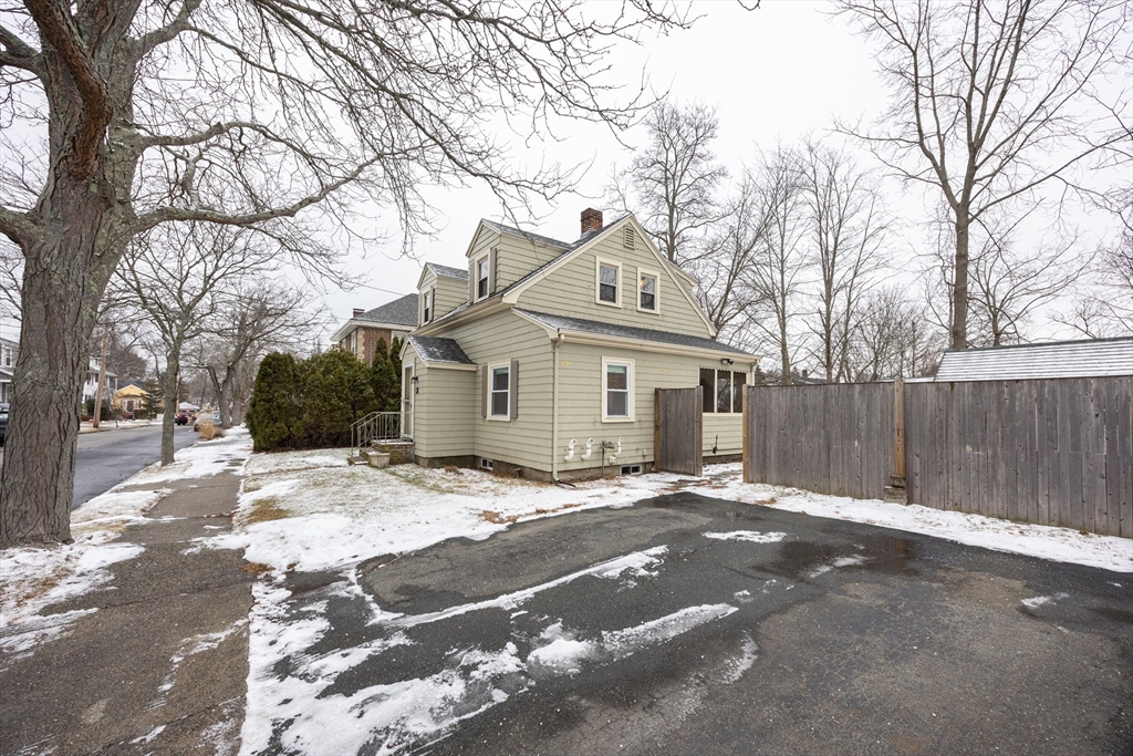 21 Manning Street, Salem, Massachusetts, 3 Bedrooms Bedrooms, 6 Rooms Rooms,1.5 BathroomsBathrooms,Residential,For Sale,Manning Street,73474173