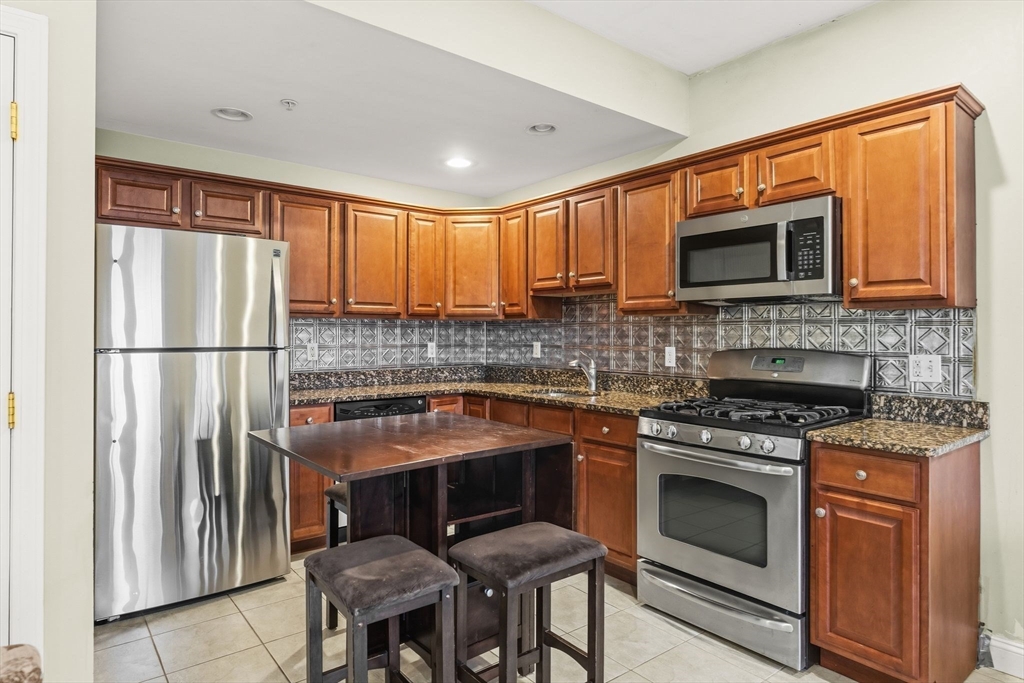 910 Saratoga Street, Boston, Massachusetts, 2 Bedrooms Bedrooms, 4 Rooms Rooms,1 BathroomBathrooms,Residential,For Sale,Saratoga Street,73471957