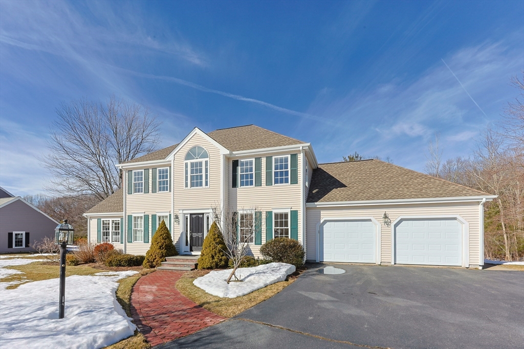 24 Russet Hill Rd, Ashland, Massachusetts, 5 Bedrooms Bedrooms, 9 Rooms Rooms,3.5 BathroomsBathrooms,Residential,For Sale,Russet Hill Rd,73485592