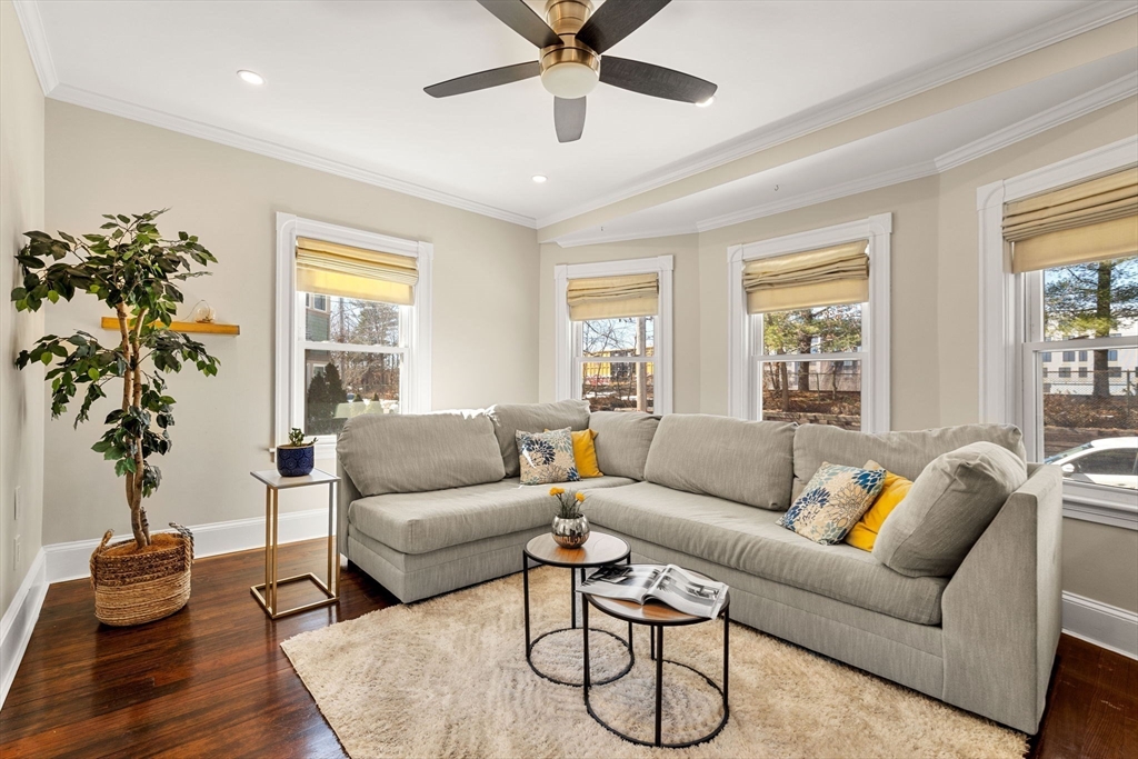 24 Prescott St, Boston, Massachusetts, 2 Bedrooms Bedrooms, 5 Rooms Rooms,1.5 BathroomsBathrooms,Residential,For Sale,Prescott St,73485614