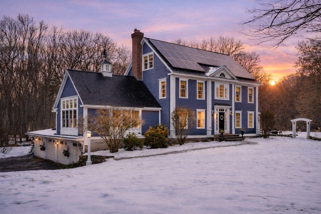 118 Moulton St, West Newbury, Massachusetts, 4 Bedrooms Bedrooms, 14 Rooms Rooms,4.5 BathroomsBathrooms,Residential,For Sale,Moulton St,73485635