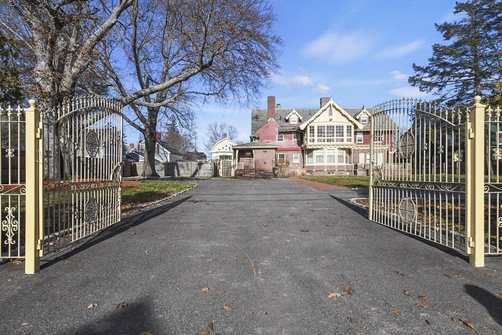 34 South Street, Brockton, Massachusetts, 10 Bedrooms Bedrooms, 14 Rooms Rooms,6 BathroomsBathrooms,Residential,For Sale,South Street,73485406