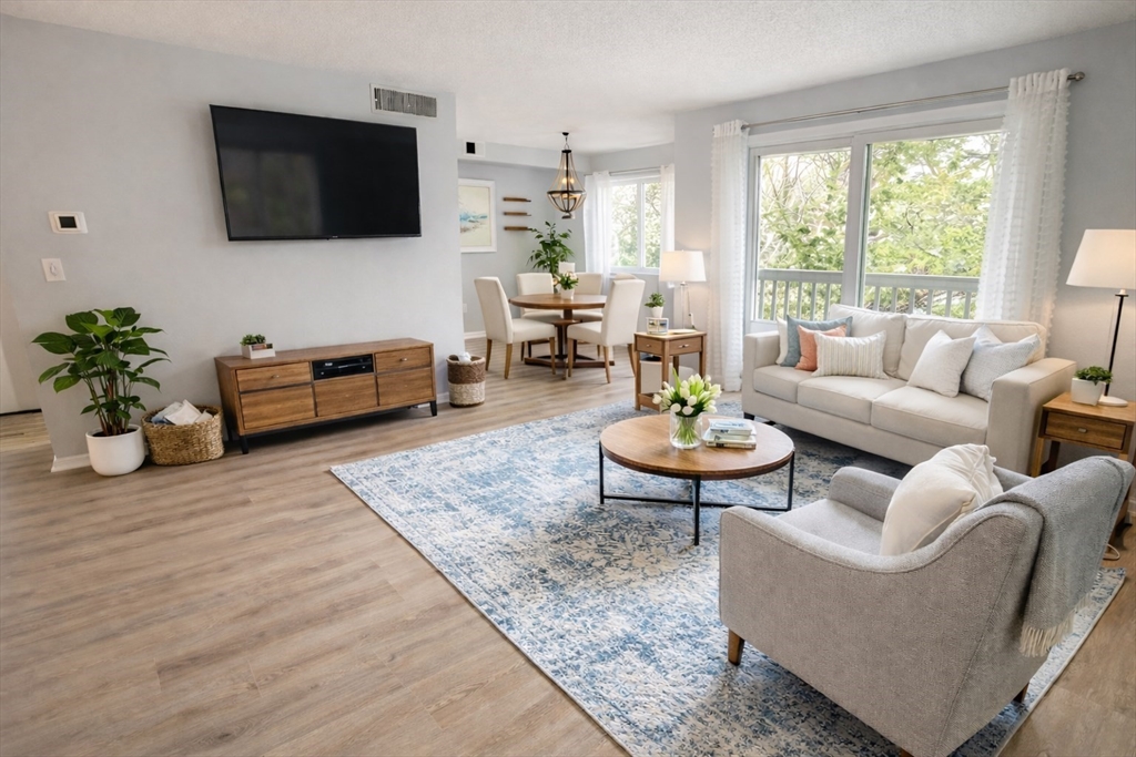 8 Beals Cove Rd, Hingham, Massachusetts, 2 Bedrooms Bedrooms, 4 Rooms Rooms,1 BathroomBathrooms,Residential Lease,For Rent,Beals Cove Rd,73468876