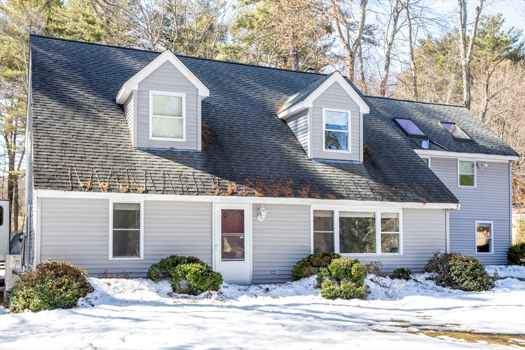 113 Parker Rd, Lancaster, Massachusetts, 3 Bedrooms Bedrooms, 7 Rooms Rooms,1 BathroomBathrooms,Residential,For Sale,Parker Rd,73485364