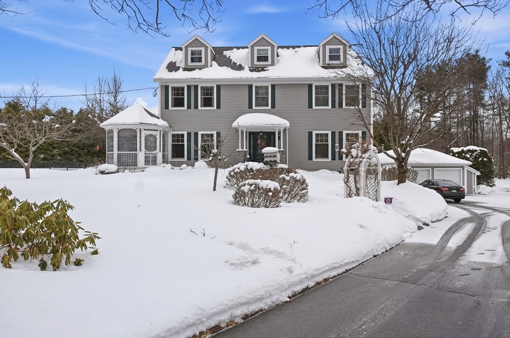 459 North Street, Georgetown, Massachusetts, 4 Bedrooms Bedrooms, 12 Rooms Rooms,3.5 BathroomsBathrooms,Residential,For Sale,North Street,73485534