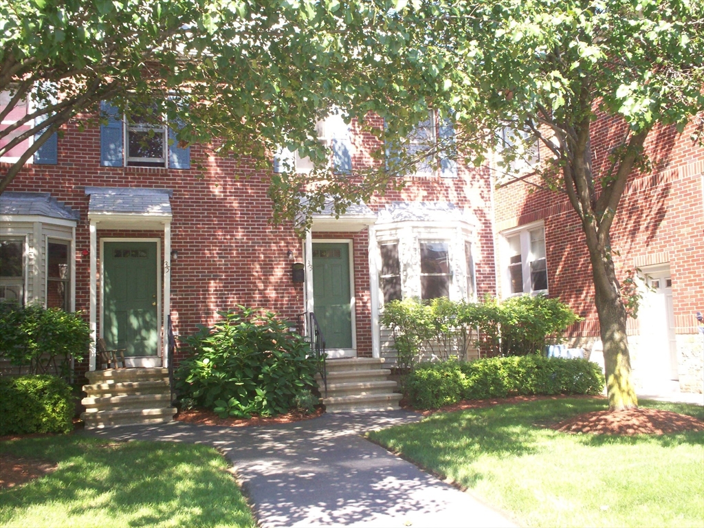 33 Lenglen Road, Newton, Massachusetts, 3 Bedrooms Bedrooms, 5 Rooms Rooms,2.5 BathroomsBathrooms,Residential Lease,For Rent,Lenglen Road,73485435