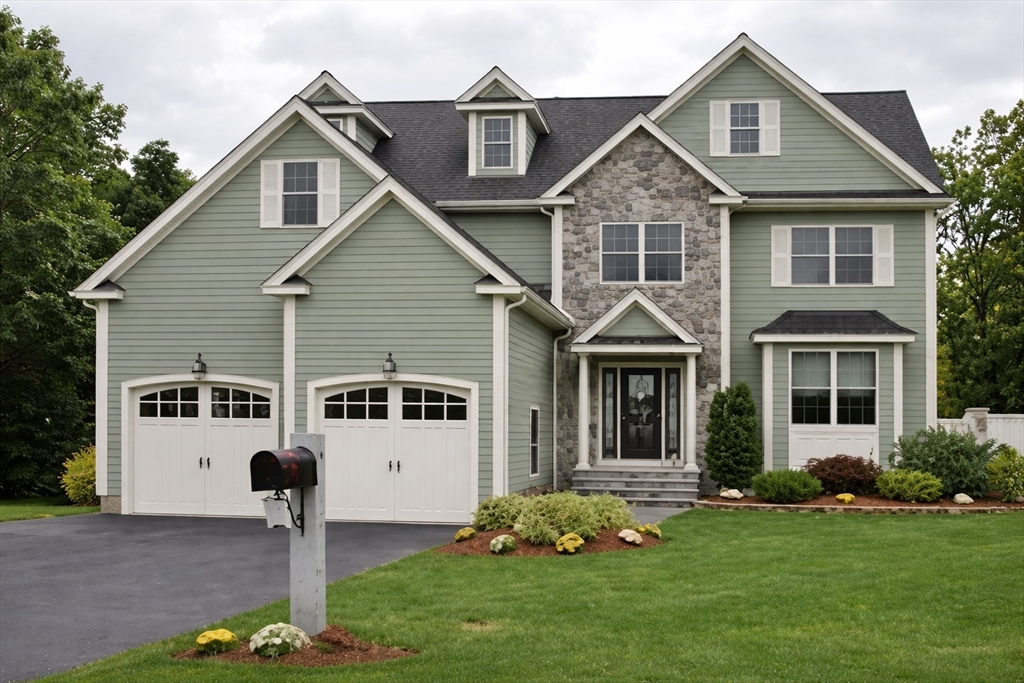 43 Oheir Way, Lowell, Massachusetts, 4 Bedrooms Bedrooms, 11 Rooms Rooms,2.5 BathroomsBathrooms,Residential,For Sale,Oheir Way,73485438