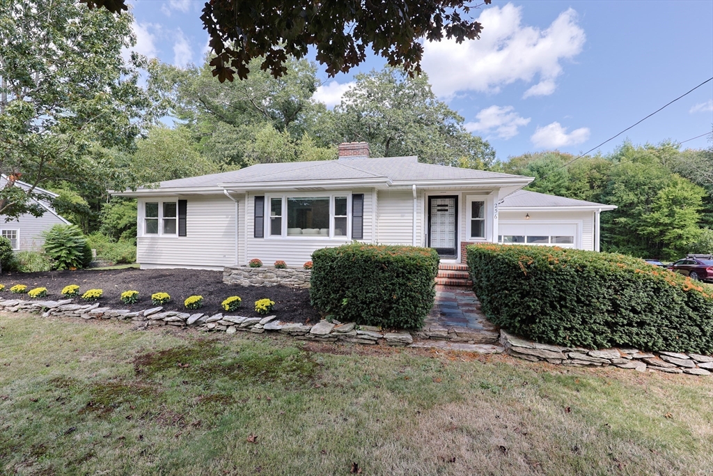 256 S Main St, Hopedale, Massachusetts, 3 Bedrooms Bedrooms, 5 Rooms Rooms,2 BathroomsBathrooms,Residential,For Sale,S Main St,73485449