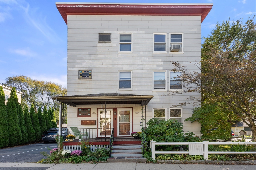 126 Harvey St, Cambridge, Massachusetts, 2 Bedrooms Bedrooms, 5 Rooms Rooms,1 BathroomBathrooms,Residential,For Sale,Harvey St,73485462
