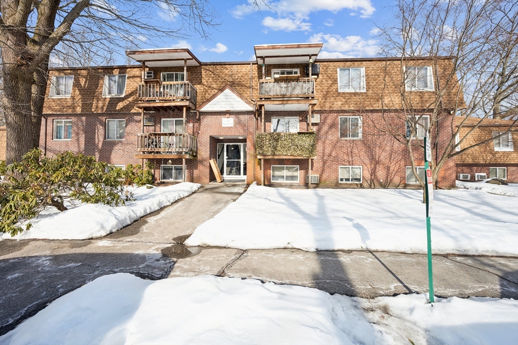 144 Thissell Ave, Dracut, Massachusetts, 2 Bedrooms Bedrooms, 4 Rooms Rooms,1 BathroomBathrooms,Residential,For Sale,Thissell Ave,73485460