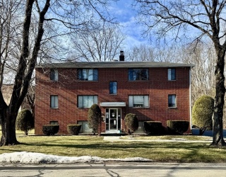 320 Elm Street, Southbridge, Massachusetts, 2 Bedrooms Bedrooms, 4 Rooms Rooms,1 BathroomBathrooms,Residential Lease,For Rent,Elm Street,73485471