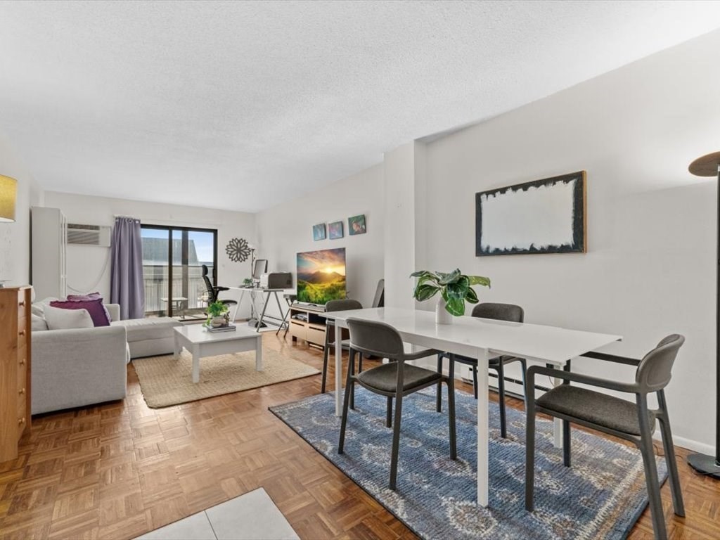 2353 Massachusetts Ave, Cambridge, Massachusetts, 1 Bedroom Bedrooms, 2 Rooms Rooms,1 BathroomBathrooms,Residential,For Sale,Massachusetts Ave,73485480