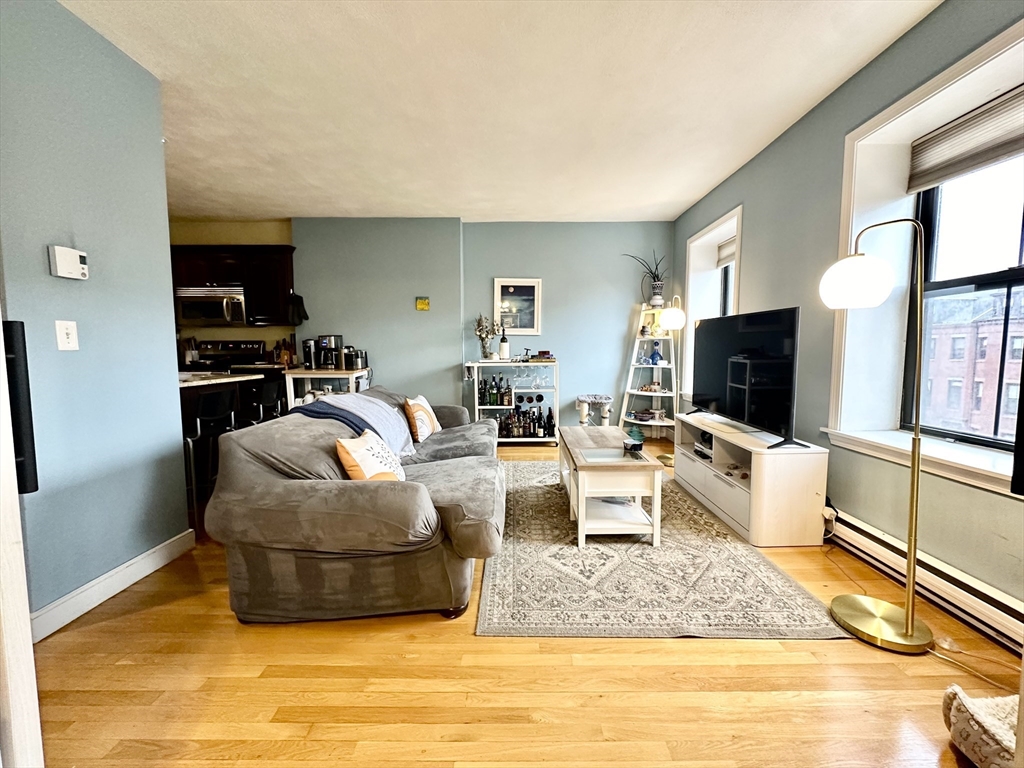664 Massachusetts Ave, Boston, Massachusetts, 2 Bedrooms Bedrooms, 3 Rooms Rooms,1 BathroomBathrooms,Residential Lease,For Rent,Massachusetts Ave,73485481