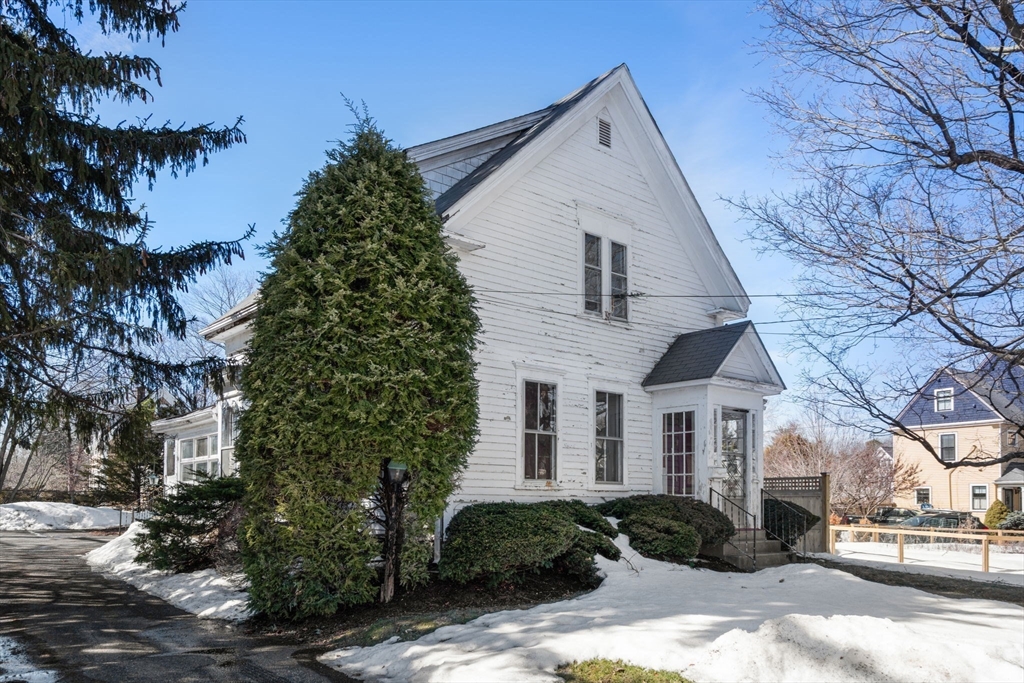 7 High St, Natick, Massachusetts, 3 Bedrooms Bedrooms, 8 Rooms Rooms,1.5 BathroomsBathrooms,Residential,For Sale,High St,73485478