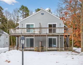70 Cape Dr, Mashpee, Massachusetts, 2 Bedrooms Bedrooms, 4 Rooms Rooms,1 BathroomBathrooms,Residential,For Sale,Cape Dr,73485505